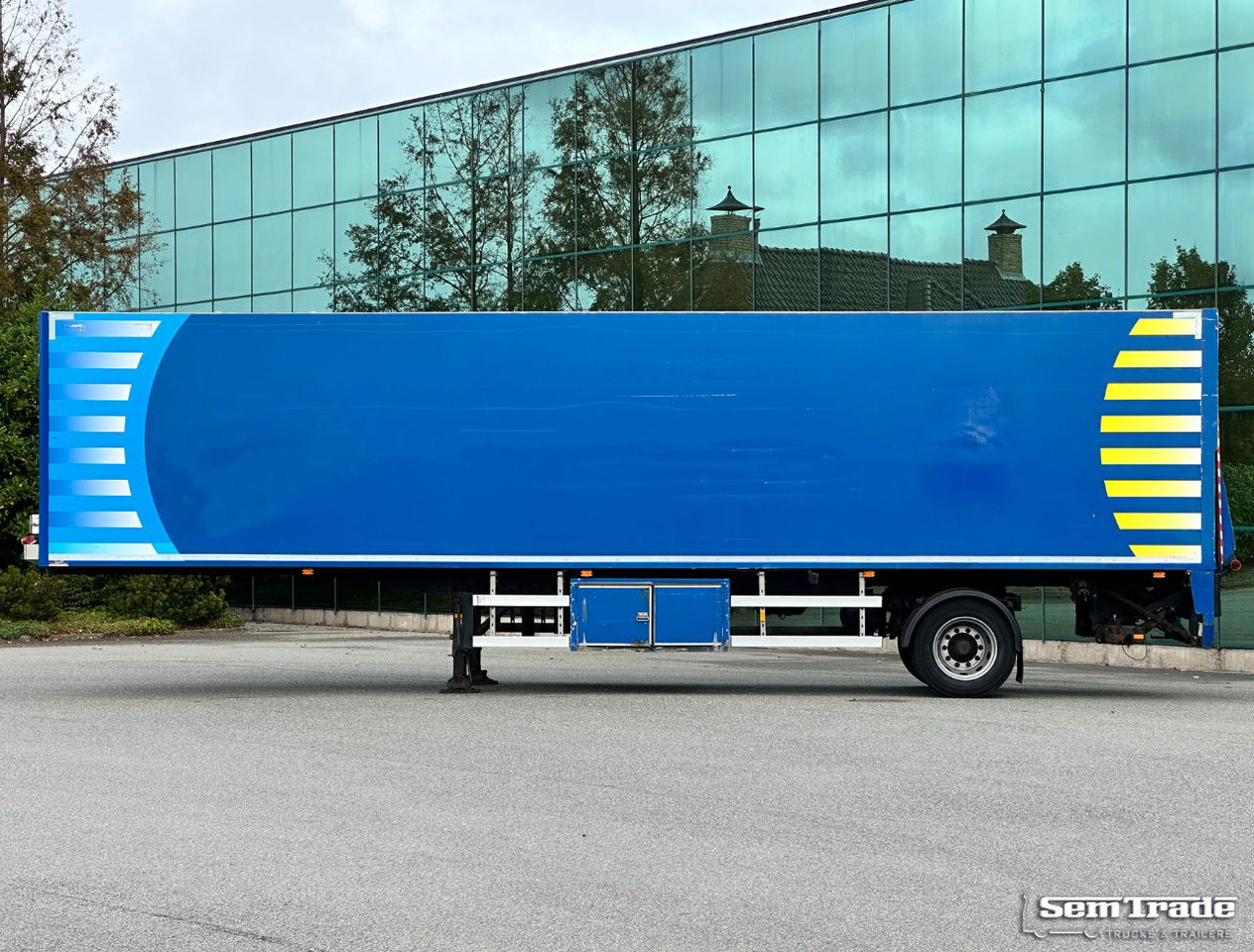 HRD NTS BI-Temp Cooling Tail Lift Steering Axle City Trailer - Félpótkocsi hűtős: 2 kép. HRD NTS BI-Temp Cooling Tail Lift Steering Axle City Trailer - Félpótkocsi hűtős: 2 kép.