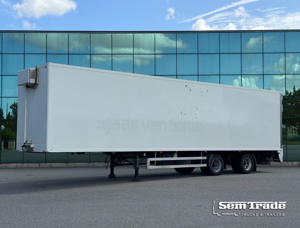 HTF 2-AS Heiwo 1240 x 250 x 272 CM Inwendig Stuuras Laadklep APK TOT 07-2026 - Félpótkocsi dobozos: 1 kép. HTF 2-AS Heiwo 1240 x 250 x 272 CM Inwendig Stuuras Laadklep APK TOT 07-2026 - Félpótkocsi dobozos: 1 kép.