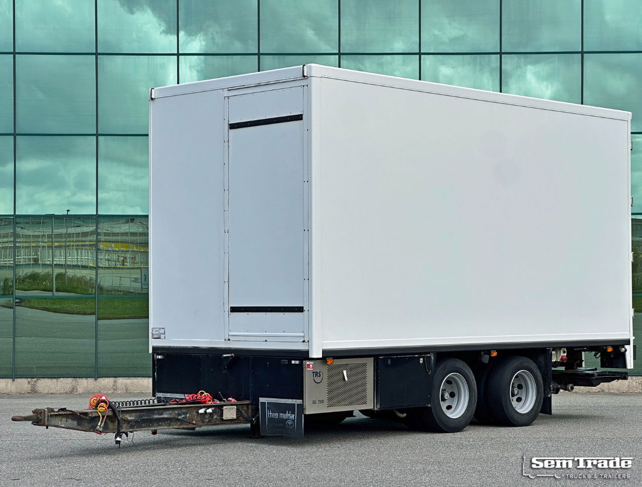 KMA 2 Axle Kees Mulder Isolated BOX Tail Lift Side Door Drum Brakes - Pótkocsi hűtős: 1 kép. KMA 2 Axle Kees Mulder Isolated BOX Tail Lift Side Door Drum Brakes - Pótkocsi hűtős: 1 kép.