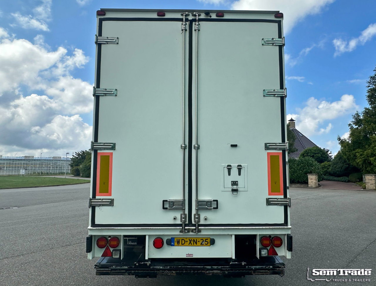 KMA 2 Axle Kees Mulder Isolated BOX Tail Lift Side Door Drum Brakes - Pótkocsi hűtős: 4 kép. KMA 2 Axle Kees Mulder Isolated BOX Tail Lift Side Door Drum Brakes - Pótkocsi hűtős: 4 kép.