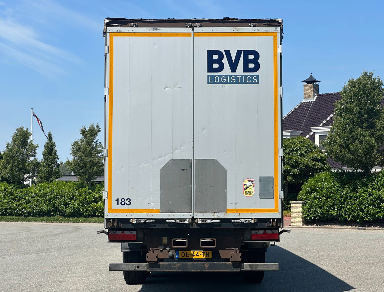Kögel SN24 Edscha SAF Axles Disc Brakes Lift Axle TOP Condition NL Trailer - Ponyvás félpótkocsi: 4 kép. Kögel SN24 Edscha SAF Axles Disc Brakes Lift Axle TOP Condition NL Trailer - Ponyvás félpótkocsi: 4 kép.