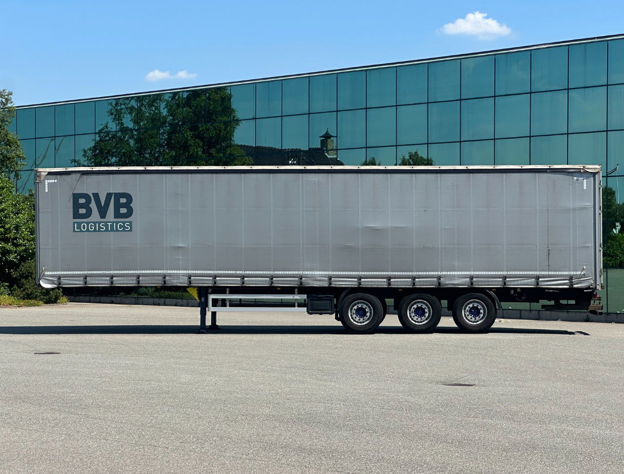 Kögel SN24 Edscha SAF Axles Disc Brakes Lift Axle TOP Condition NL Trailer - Ponyvás félpótkocsi: 2 kép. Kögel SN24 Edscha SAF Axles Disc Brakes Lift Axle TOP Condition NL Trailer - Ponyvás félpótkocsi: 2 kép.