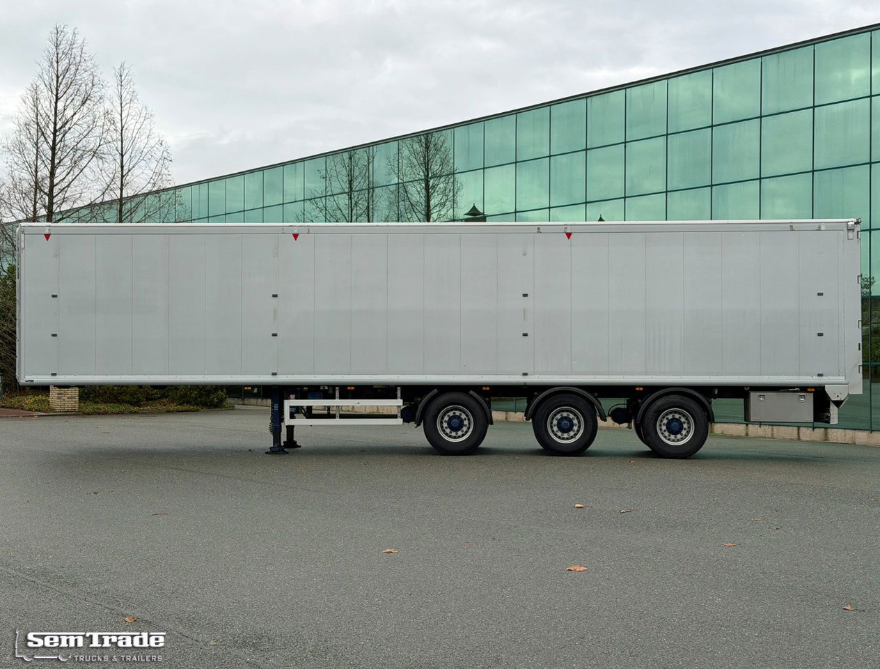 Kraker CF-X2 Walking Floor 2X Steering Axle TOP Condition Holland-Trailer - Félpótkocsi öönkihordós: 2 kép. Kraker CF-X2 Walking Floor 2X Steering Axle TOP Condition Holland-Trailer - Félpótkocsi öönkihordós: 2 kép.