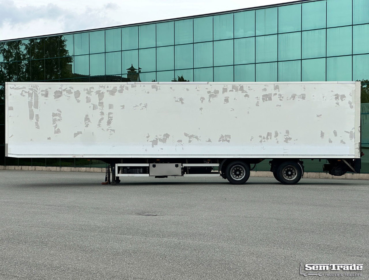 Lamboo T03 Isolated BOX + Heater Steering Axle Lift Axle Tail Lift NL-Trailer - Félpótkocsi dobozos: 2 kép. Lamboo T03 Isolated BOX + Heater Steering Axle Lift Axle Tail Lift NL-Trailer - Félpótkocsi dobozos: 2 kép.