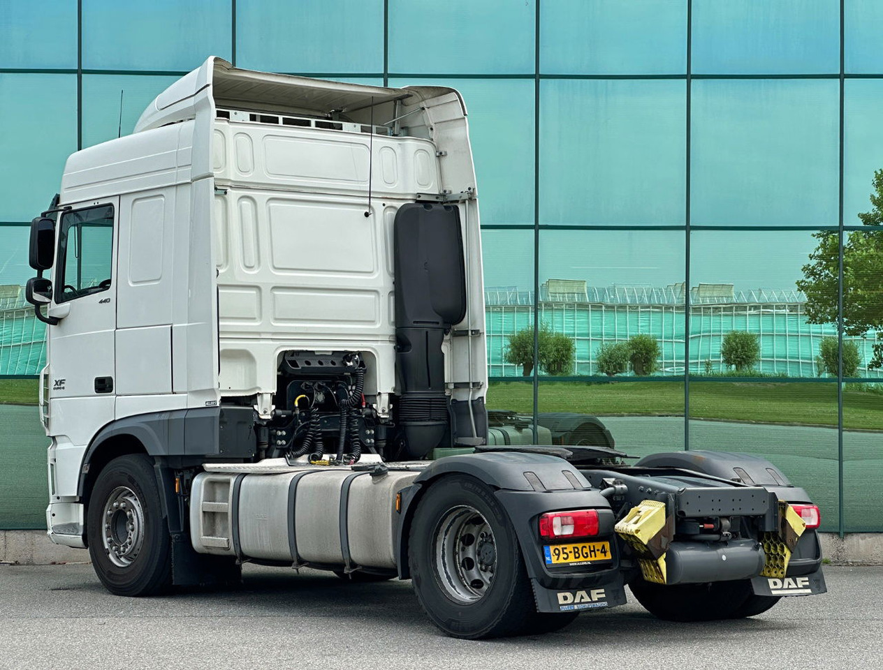 DAF XF 440 FT Intarder - Retarder 2x Tanks 772.000 KM NL Truck - Nyergesvontató: 3 kép. DAF XF 440 FT Intarder - Retarder 2x Tanks 772.000 KM NL Truck - Nyergesvontató: 3 kép.