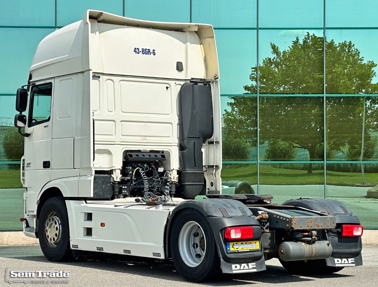 DAF XF 460 FT SSC Euro 6 Full Spoiler 2X Tanks Holland-Truck - Nyergesvontató: 3 kép. DAF XF 460 FT SSC Euro 6 Full Spoiler 2X Tanks Holland-Truck - Nyergesvontató: 3 kép.
