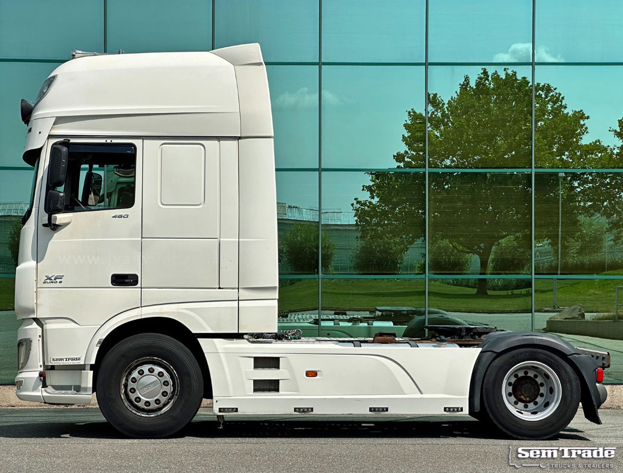 DAF XF 460 FT SSC Euro 6 Full Spoiler 2X Tanks Holland-Truck - Nyergesvontató: 2 kép. DAF XF 460 FT SSC Euro 6 Full Spoiler 2X Tanks Holland-Truck - Nyergesvontató: 2 kép.