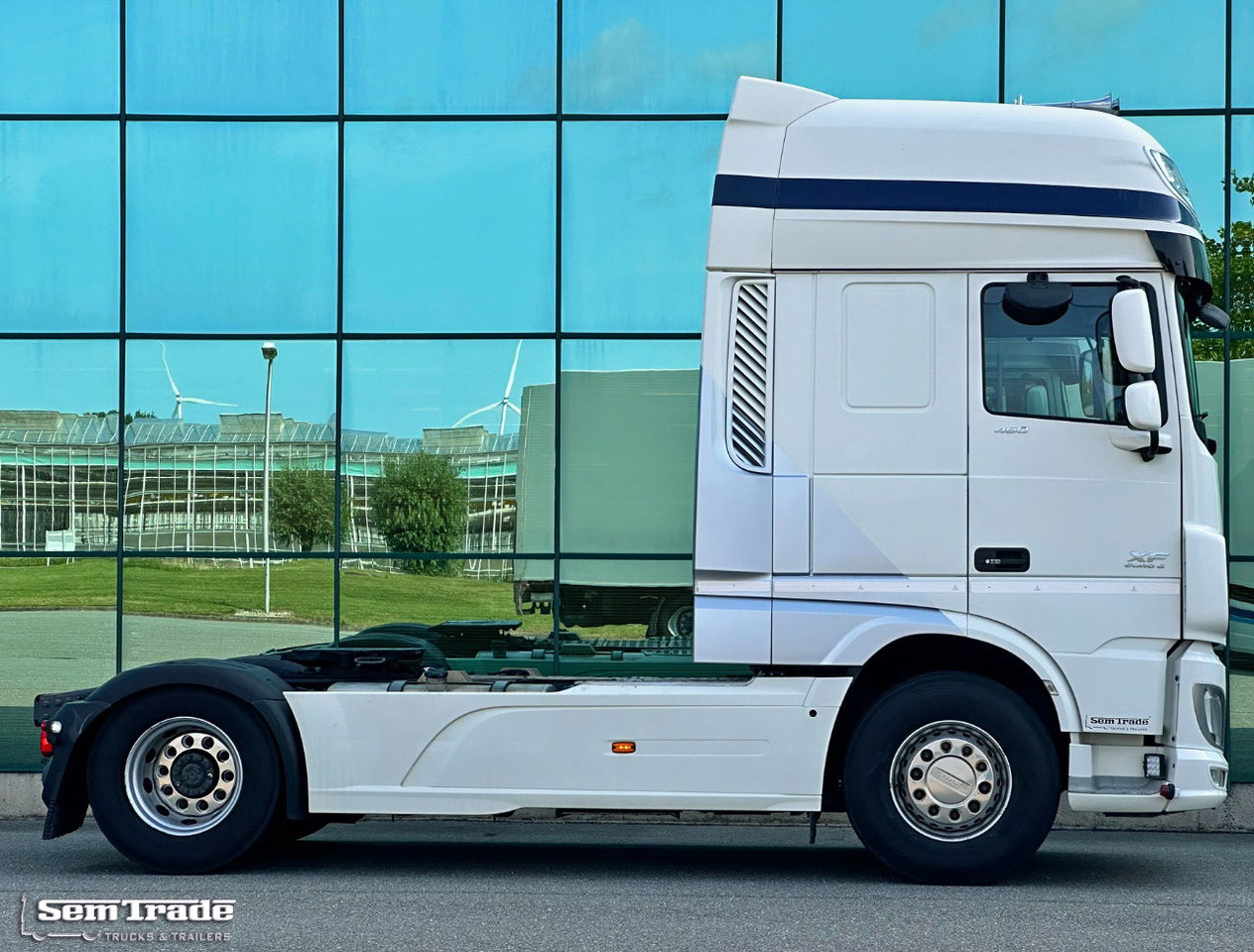 DAF XF 460 FT SSC Euro 6 Full Spoiler 2X Tanks Smart Tacho TOP Condition - Nyergesvontató: 5 kép. DAF XF 460 FT SSC Euro 6 Full Spoiler 2X Tanks Smart Tacho TOP Condition - Nyergesvontató: 5 kép.