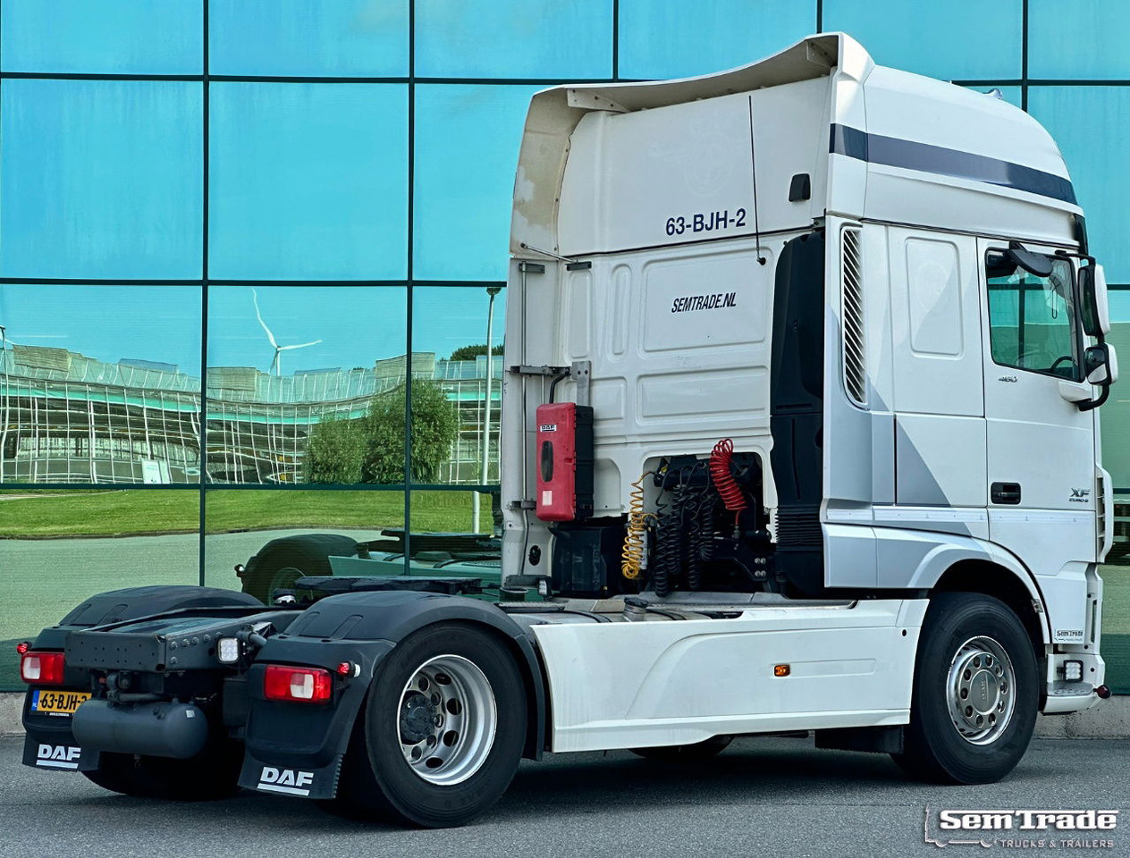 DAF XF 460 FT SSC Euro 6 Full Spoiler 2X Tanks Smart Tacho TOP Condition - Nyergesvontató: 4 kép. DAF XF 460 FT SSC Euro 6 Full Spoiler 2X Tanks Smart Tacho TOP Condition - Nyergesvontató: 4 kép.