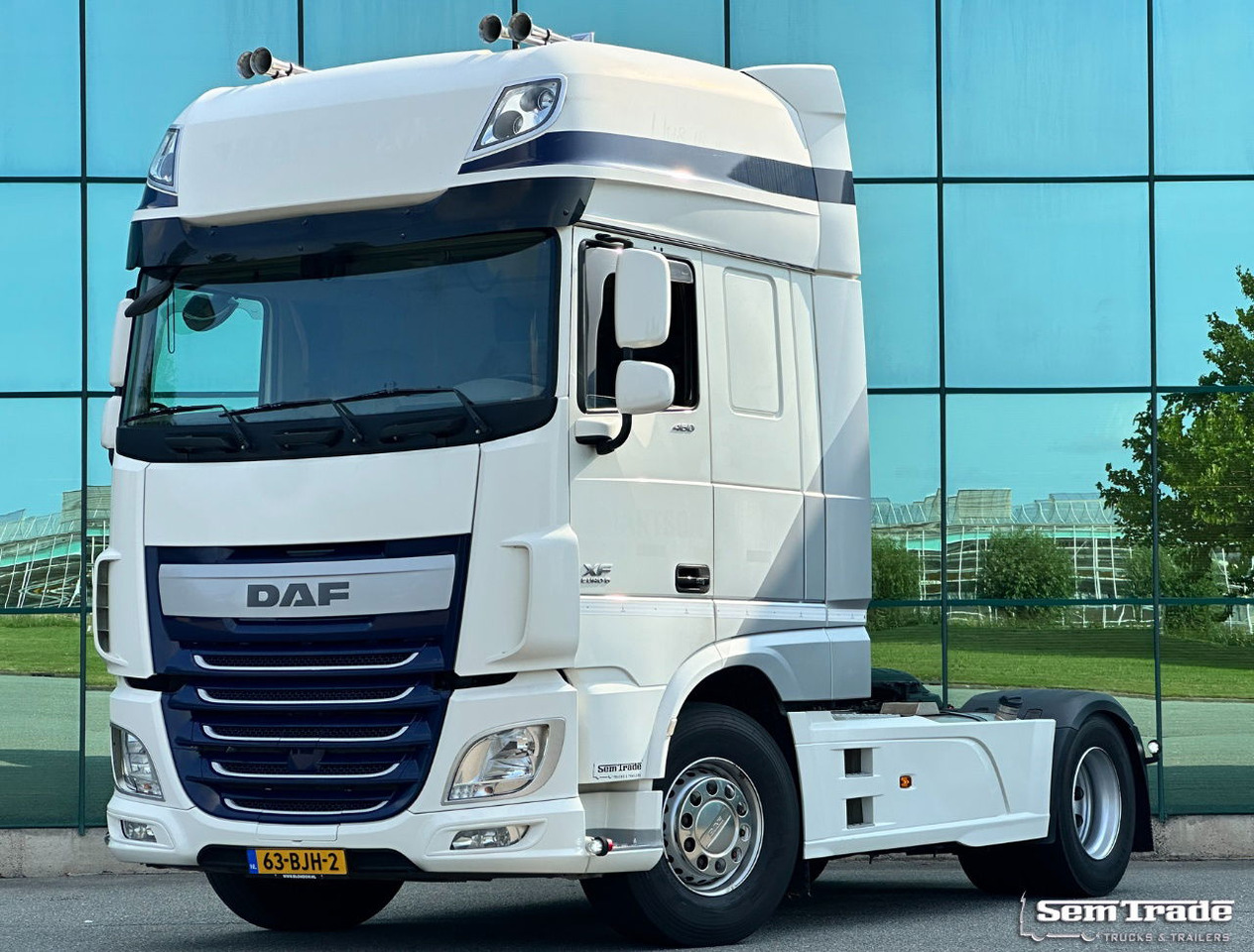 DAF XF 460 FT SSC Euro 6 Full Spoiler 2X Tanks Smart Tacho TOP Condition - Nyergesvontató: 1 kép. DAF XF 460 FT SSC Euro 6 Full Spoiler 2X Tanks Smart Tacho TOP Condition - Nyergesvontató: 1 kép.