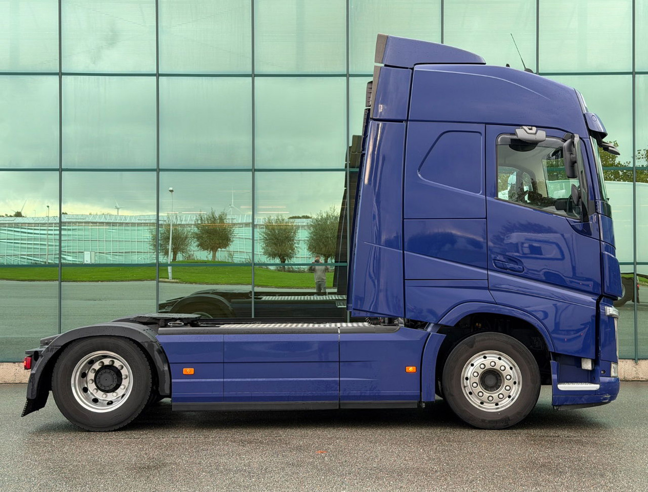 Volvo FH 460 Globetrotter 2x Tanks 811.000 KM TOP Condition NL Truck - Nyergesvontató: 5 kép. Volvo FH 460 Globetrotter 2x Tanks 811.000 KM TOP Condition NL Truck - Nyergesvontató: 5 kép.