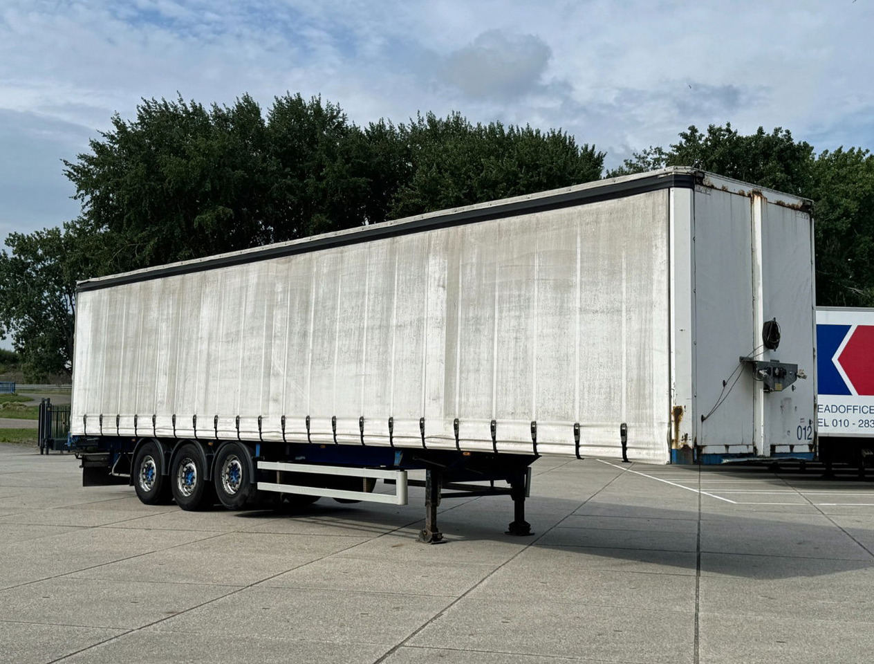 Ponyvás félpótkocsi Renders 3 Axle Disc Brakes Lift Axle Nice Chassis Wooden Floor Sliding Roof: 7 kép.