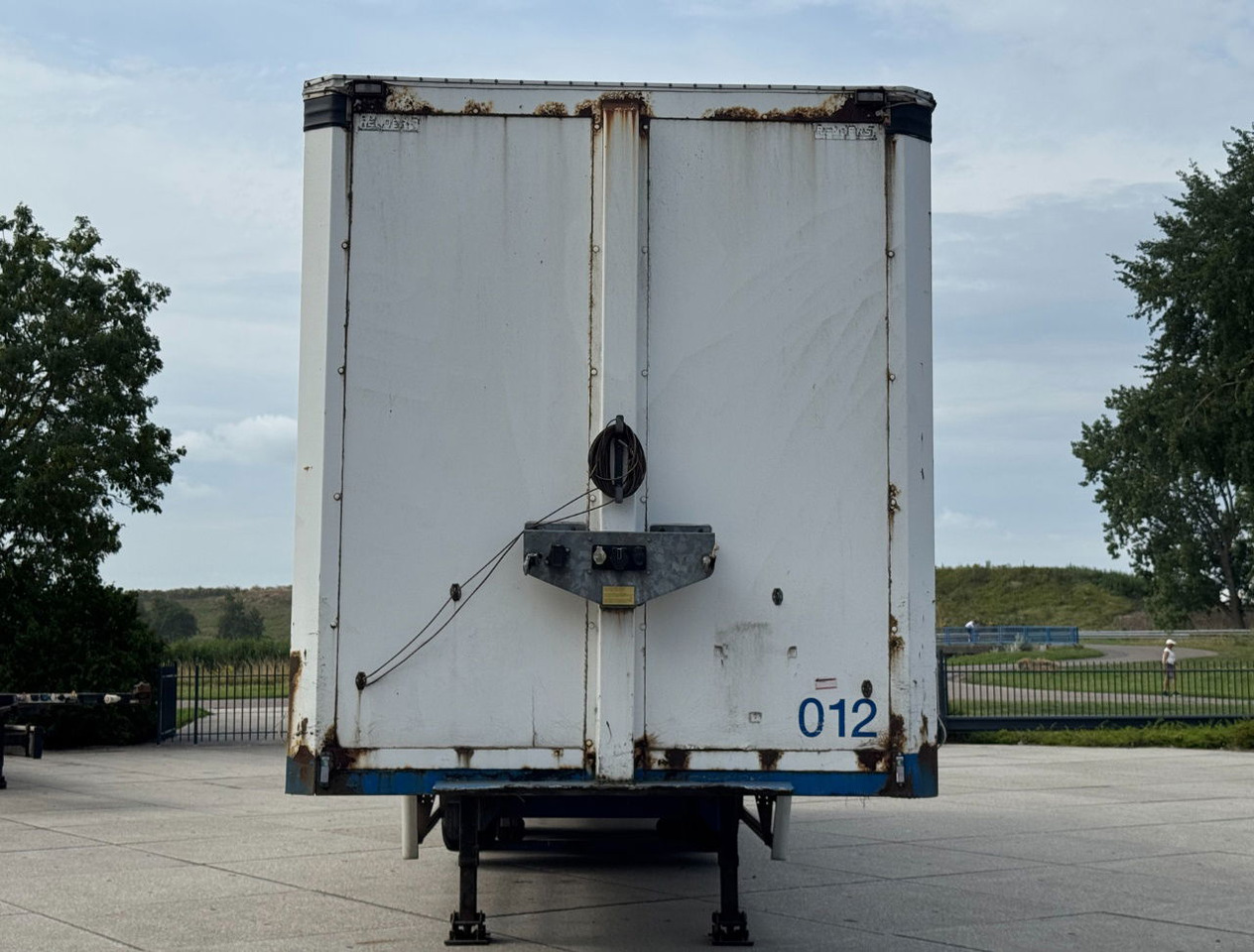 Ponyvás félpótkocsi Renders 3 Axle Disc Brakes Lift Axle Nice Chassis Wooden Floor Sliding Roof: 8 kép.