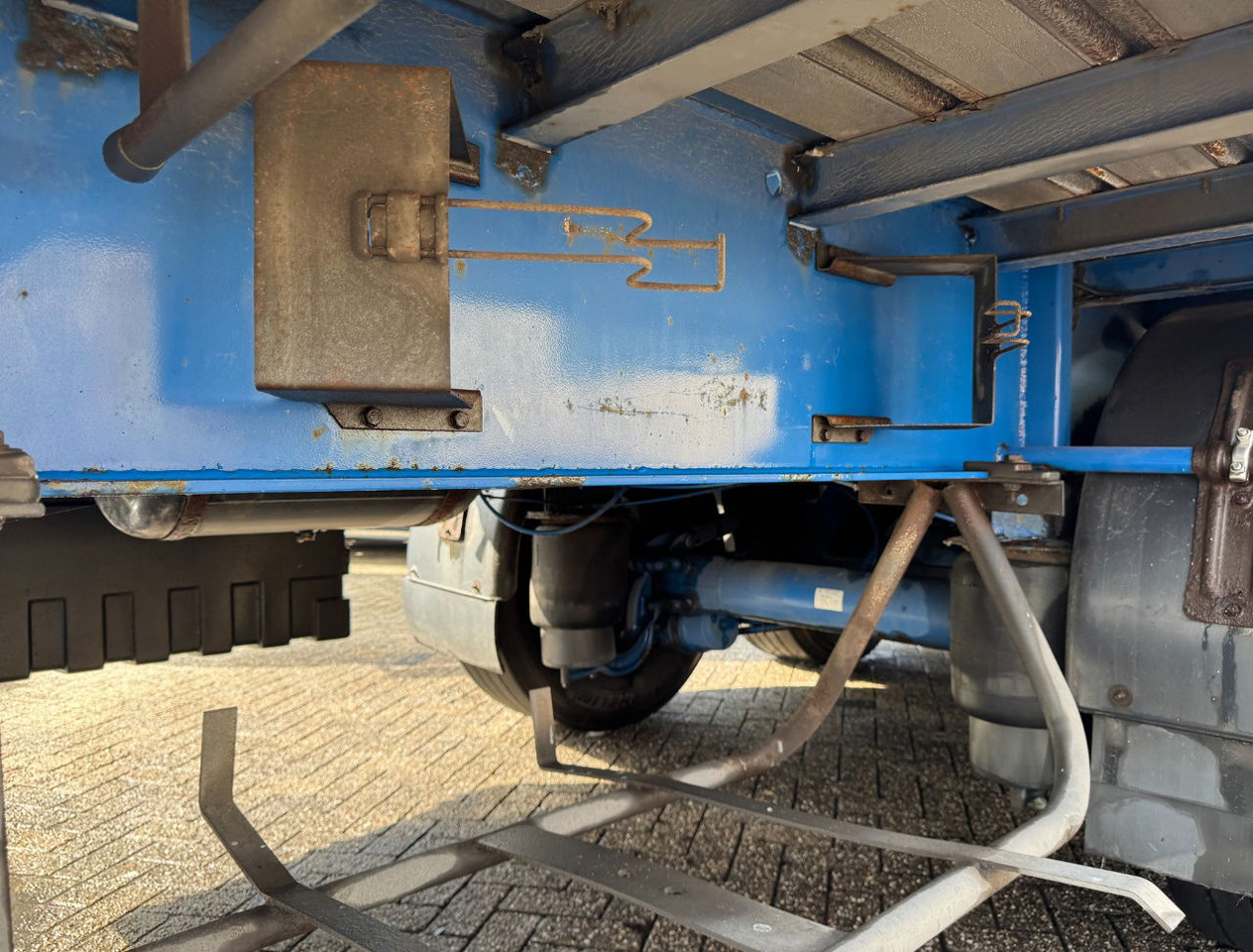 Ponyvás félpótkocsi Renders 3 Axle Disc Brakes Lift Axle Nice Chassis Wooden Floor Sliding Roof: 14 kép.