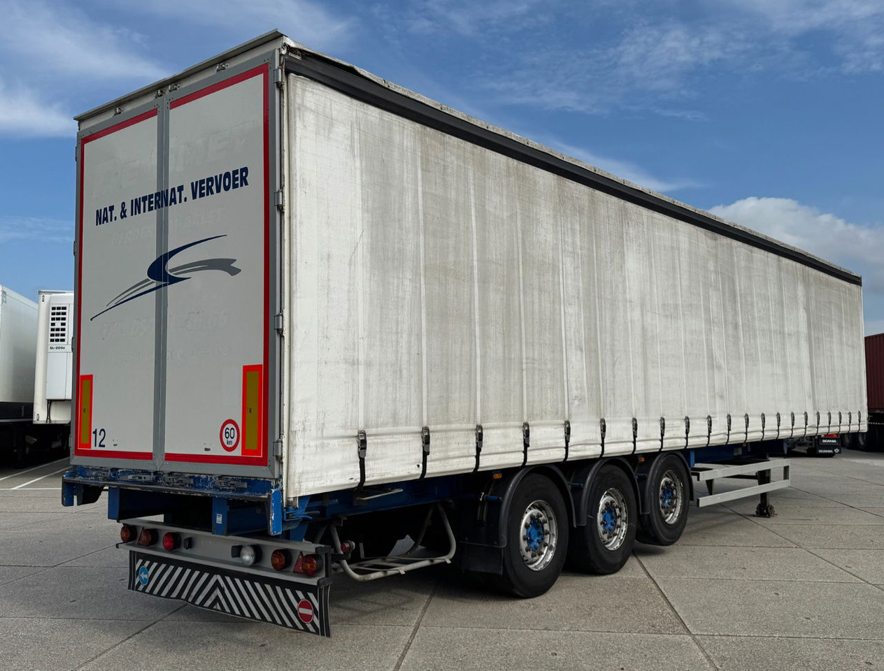 Renders 3 Axle Disc Brakes Lift Axle Nice Chassis Wooden Floor Sliding Roof - Ponyvás félpótkocsi: 5 kép. Renders 3 Axle Disc Brakes Lift Axle Nice Chassis Wooden Floor Sliding Roof - Ponyvás félpótkocsi: 5 kép.