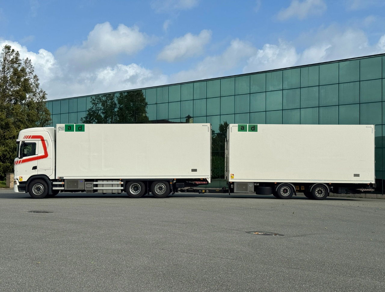 Scania S500 6X2 Retarder 50 CC Combi 2x Taillift TOP Condition Holland Truck - Hűtős teherautó: 2 kép. Scania S500 6X2 Retarder 50 CC Combi 2x Taillift TOP Condition Holland Truck - Hűtős teherautó: 2 kép.