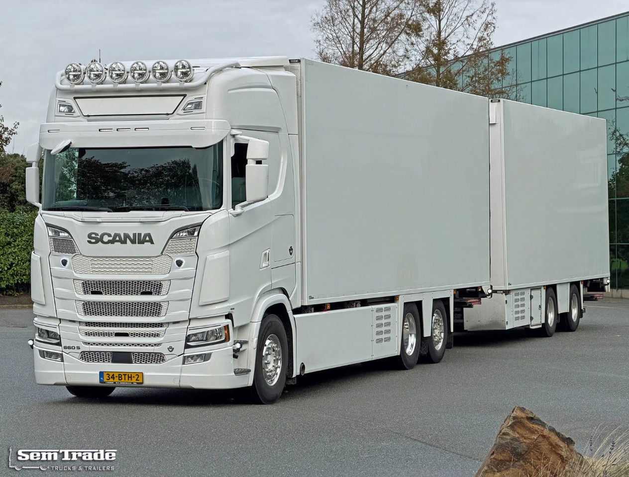 Scania S660 V8 Retarder Full Options 50CC VAN Beurden Boxes 2x Lift Super Condition - Hűtős teherautó: 1 kép. Scania S660 V8 Retarder Full Options 50CC VAN Beurden Boxes 2x Lift Super Condition - Hűtős teherautó: 1 kép.