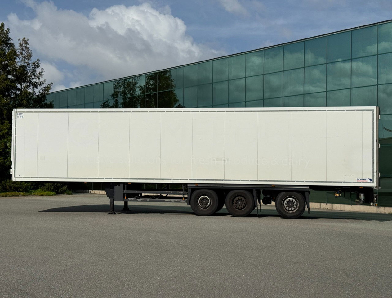 Schmitz Cargobull 3-AS Stuuras Carrier Vector 1550 Gegalvaniseerd Chassis Nieuwe APK Zeer Goede Banden TOP Staat NL Trailer - Félpótkocsi hűtős: 2 kép. Schmitz Cargobull 3-AS Stuuras Carrier Vector 1550 Gegalvaniseerd Chassis Nieuwe APK Zeer Goede Banden TOP Staat NL Trailer - Félpótkocsi hűtős: 2 kép.