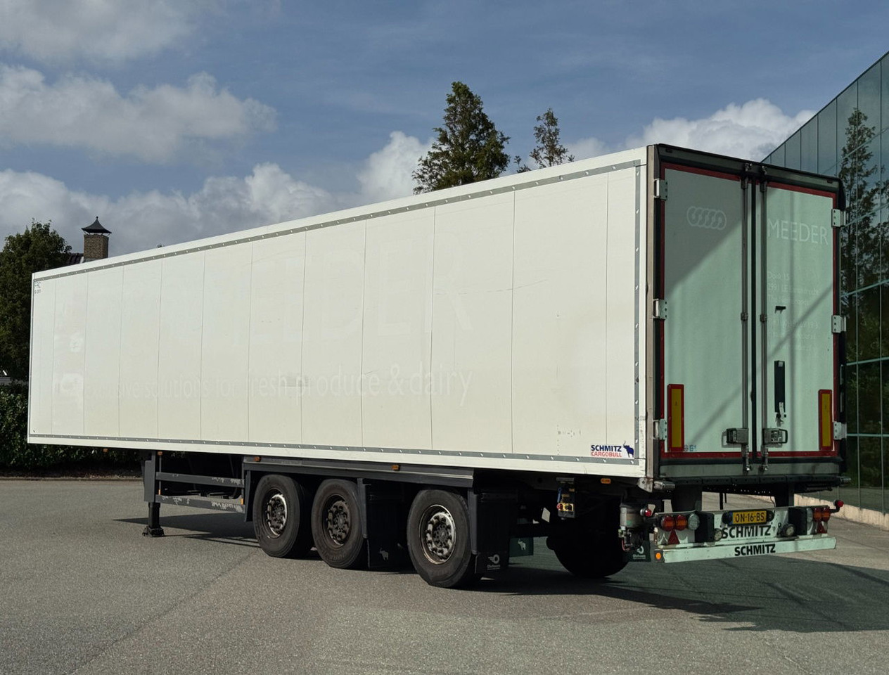 Schmitz Cargobull 3-AS Stuuras Carrier Vector 1550 Gegalvaniseerd Chassis Nieuwe APK Zeer Goede Banden TOP Staat NL Trailer - Félpótkocsi hűtős: 3 kép. Schmitz Cargobull 3-AS Stuuras Carrier Vector 1550 Gegalvaniseerd Chassis Nieuwe APK Zeer Goede Banden TOP Staat NL Trailer - Félpótkocsi hűtős: 3 kép.