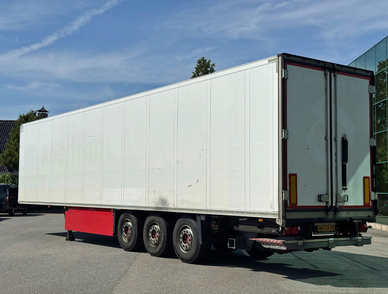 Schmitz Cargobull SCBS3B 270 CM High Flower Wide Liftaxle Tail Lift NL Trailer 6 - Félpótkocsi hűtős: 3 kép. Schmitz Cargobull SCBS3B 270 CM High Flower Wide Liftaxle Tail Lift NL Trailer 6 - Félpótkocsi hűtős: 3 kép.