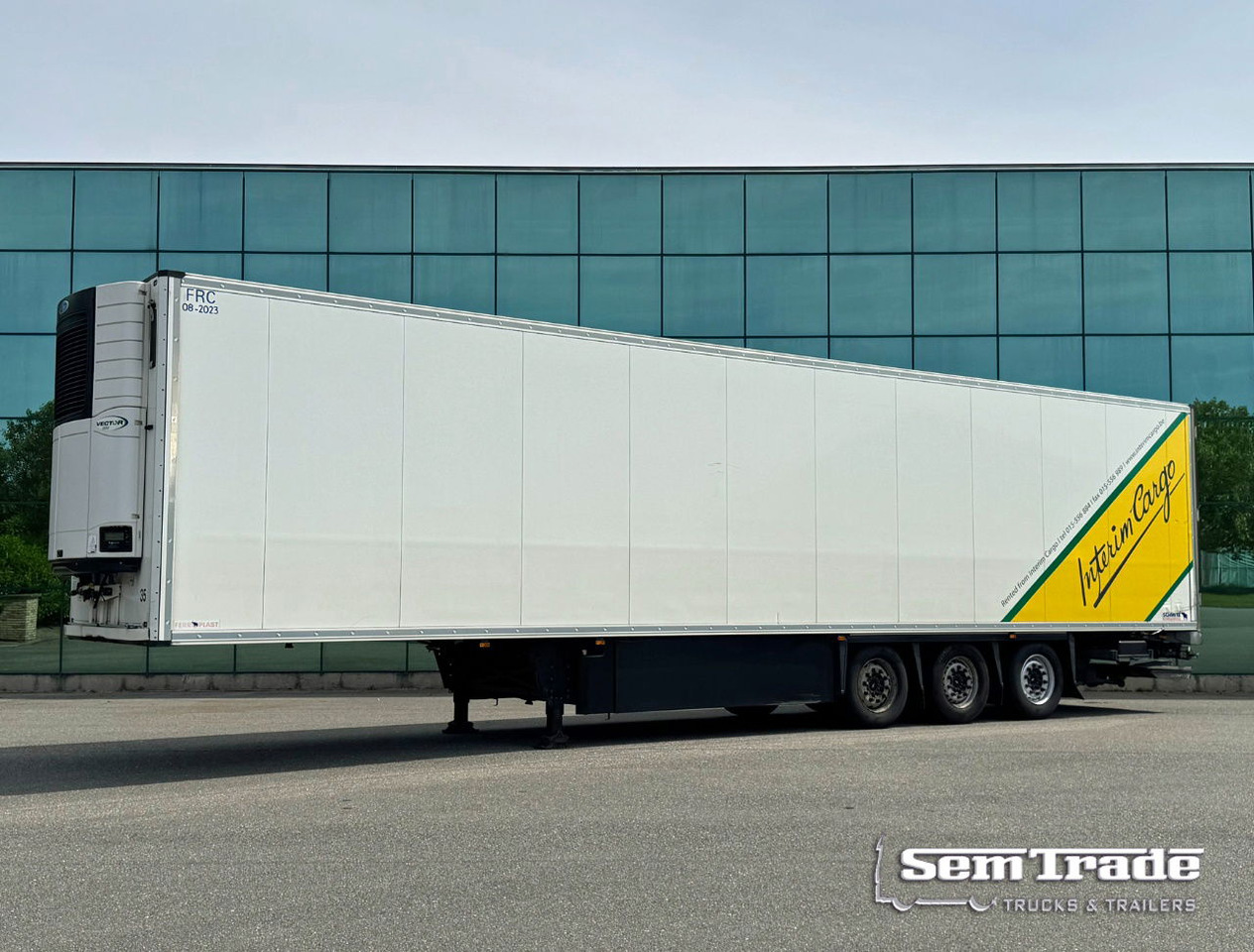 Schmitz Cargobull SCBS3B 275 CM High 250 Wide Tail Lift Carrier Vector 1550 Dopp - Félpótkocsi hűtős: 1 kép. Schmitz Cargobull SCBS3B 275 CM High 250 Wide Tail Lift Carrier Vector 1550 Dopp - Félpótkocsi hűtős: 1 kép.