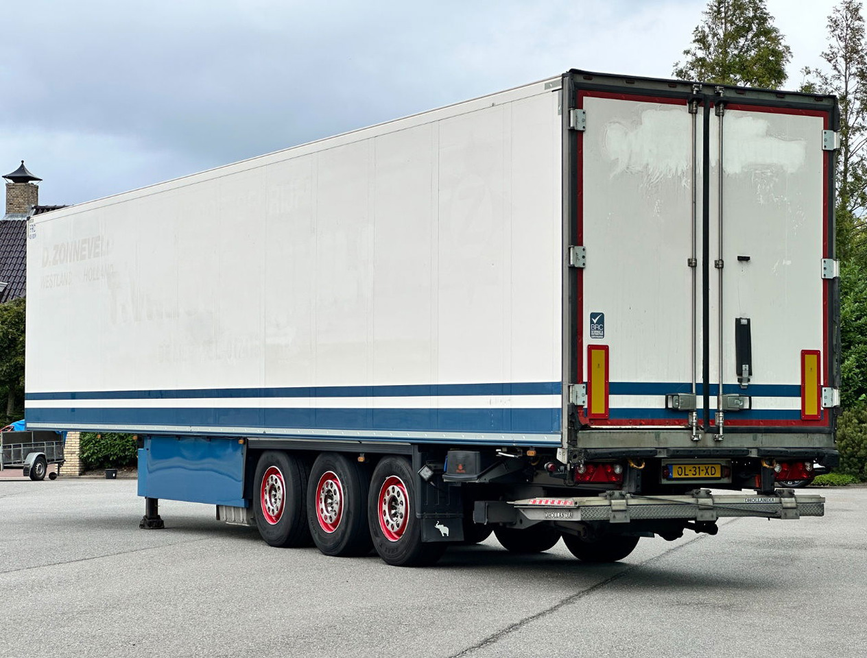 Schmitz Cargobull SCBS3B Carrier Vector 1550 Only 3367 Engine Hours Flowerwide 270 CM High Inside Lift Axle Tail Lift - Félpótkocsi hűtős: 3 kép. Schmitz Cargobull SCBS3B Carrier Vector 1550 Only 3367 Engine Hours Flowerwide 270 CM High Inside Lift Axle Tail Lift - Félpótkocsi hűtős: 3 kép.