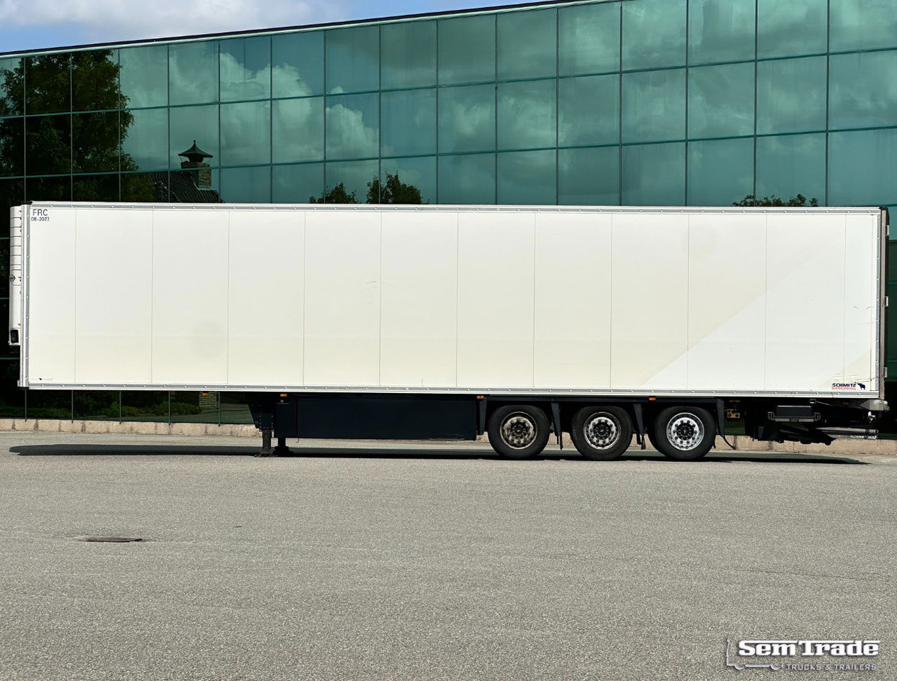 Schmitz Cargobull SCBS3B Carrier Vector 1550 Tail Lift 275 CM High Inside TOP Condition - Félpótkocsi hűtős: 2 kép. Schmitz Cargobull SCBS3B Carrier Vector 1550 Tail Lift 275 CM High Inside TOP Condition - Félpótkocsi hűtős: 2 kép.