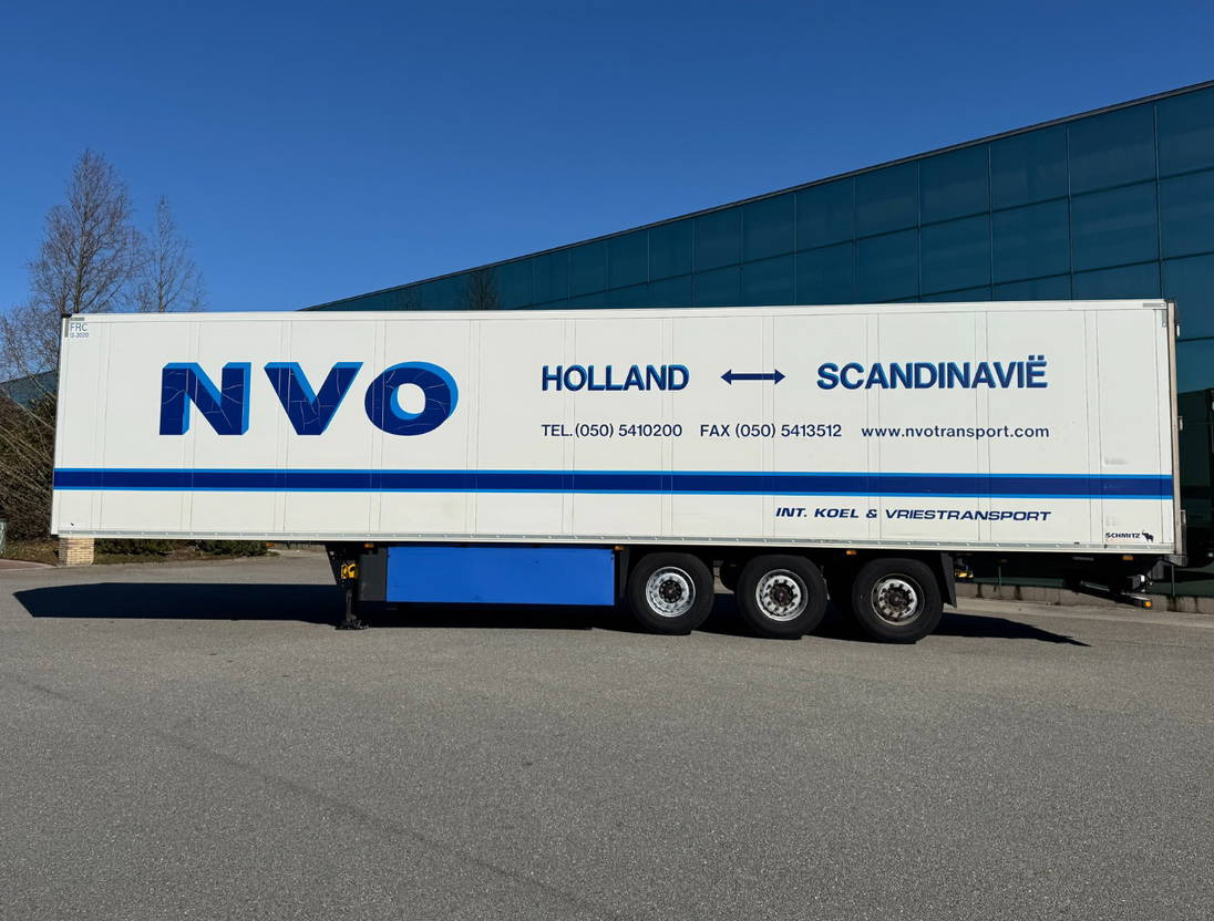 Schmitz Cargobull SCBS3B Carrier Vector SAF Axles Disc Brakes APK - TUV 02-2026 - Félpótkocsi hűtős: 2 kép. Schmitz Cargobull SCBS3B Carrier Vector SAF Axles Disc Brakes APK - TUV 02-2026 - Félpótkocsi hűtős: 2 kép.