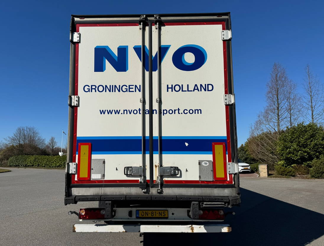 Schmitz Cargobull SCBS3B Carrier Vector SAF Axles Disc Brakes APK - TUV 02-2026 - Félpótkocsi hűtős: 4 kép. Schmitz Cargobull SCBS3B Carrier Vector SAF Axles Disc Brakes APK - TUV 02-2026 - Félpótkocsi hűtős: 4 kép.