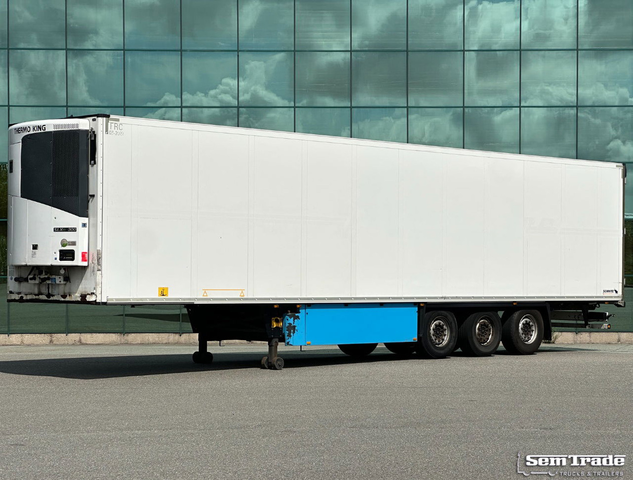 Schmitz Cargobull SCBS3B Thermo King SLXe 300 Lift Axle Holland-Trailer - Félpótkocsi hűtős: 1 kép. Schmitz Cargobull SCBS3B Thermo King SLXe 300 Lift Axle Holland-Trailer - Félpótkocsi hűtős: 1 kép.