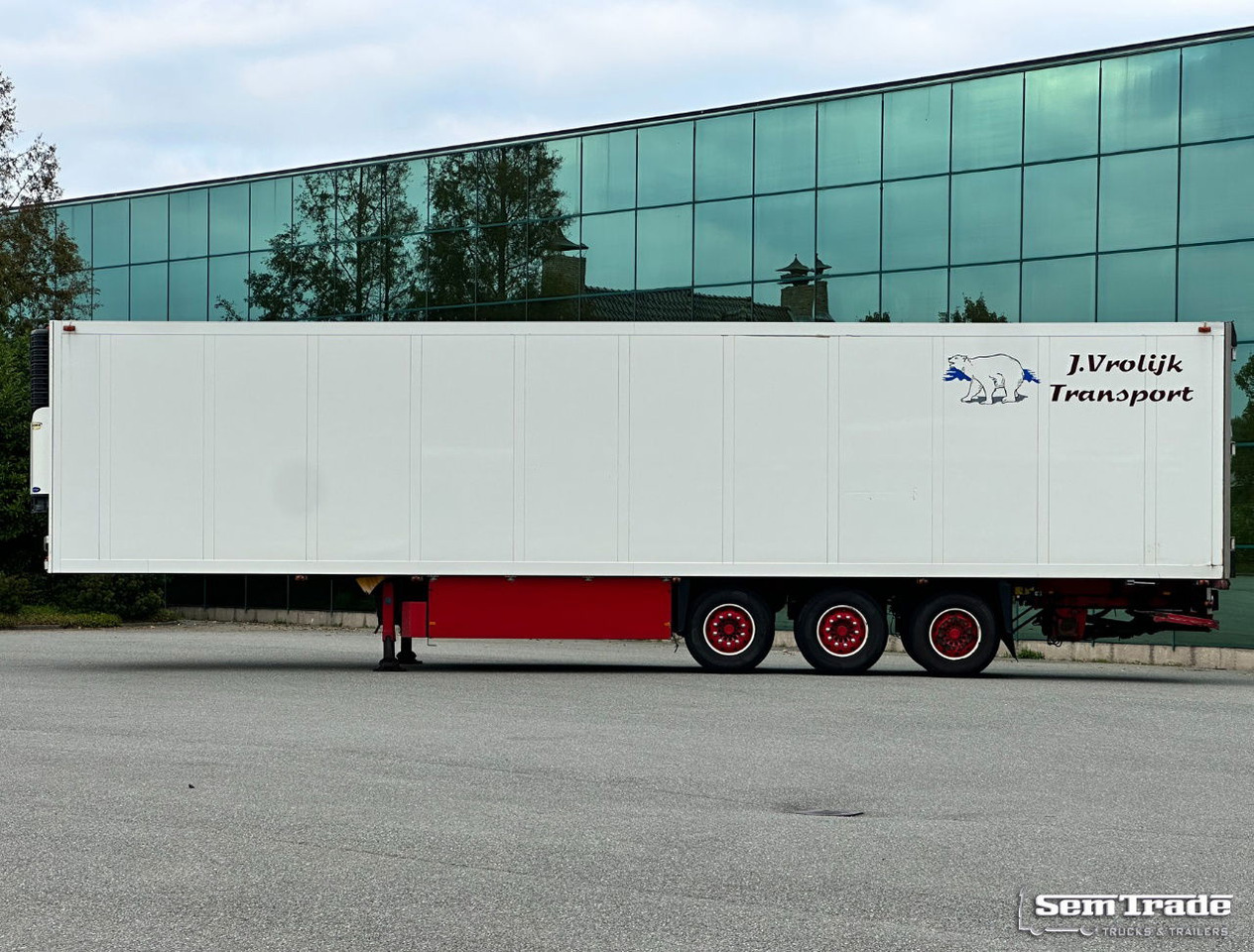 Schmitz Cargobull SKO 24 Carrier Maxima 1300 Flower Wide 2X Lift Axle - Félpótkocsi hűtős: 2 kép. Schmitz Cargobull SKO 24 Carrier Maxima 1300 Flower Wide 2X Lift Axle - Félpótkocsi hűtős: 2 kép.