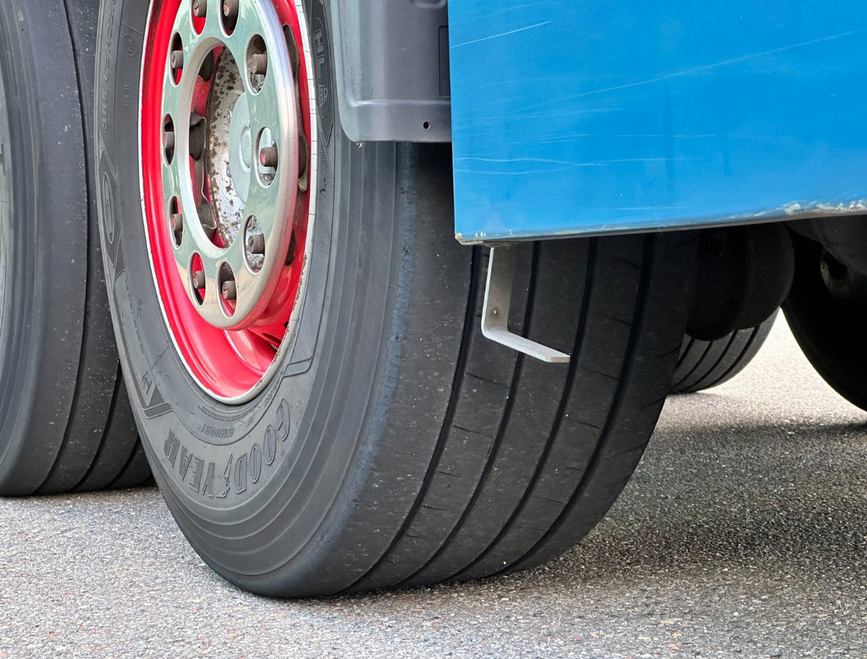 Félpótkocsi hűtős Schmitz Cargobull SKO 24 Thermo King SLX 200 Only 3645 Engine Hours 2X Lift Axle Flowerwide 270 CM High Inside Tail Lift NL-Trailer: 20 kép. Félpótkocsi hűtős Schmitz Cargobull SKO 24 Thermo King SLX 200 Only 3645 Engine Hours 2X Lift Axle Flowerwide 270 CM High Inside Tail Lift NL-Trailer: 20 kép.