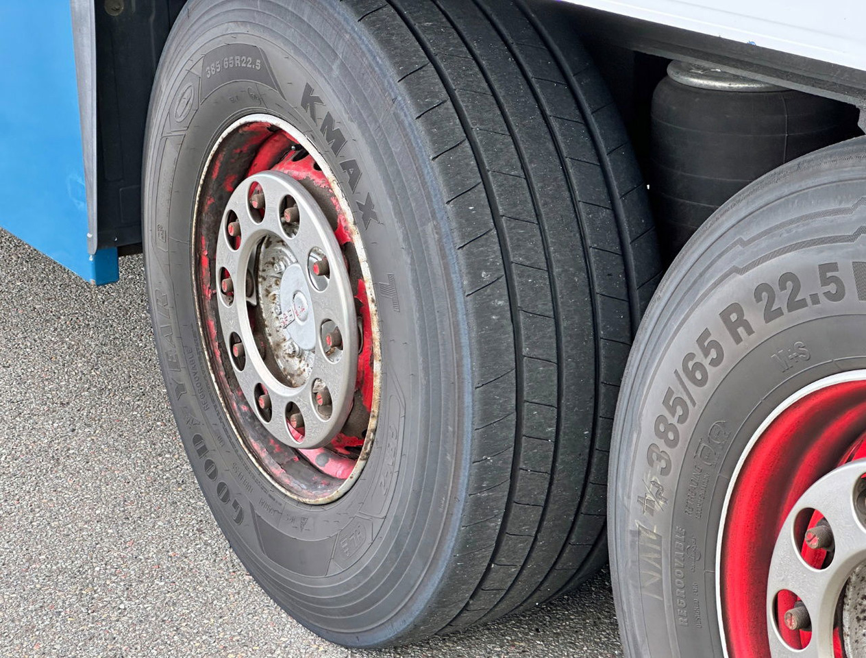 Félpótkocsi hűtős Schmitz Cargobull SKO 24 Thermo King SLX 200 Only 3645 Engine Hours 2X Lift Axle Flowerwide 270 CM High Inside Tail Lift NL-Trailer: 17 kép. Félpótkocsi hűtős Schmitz Cargobull SKO 24 Thermo King SLX 200 Only 3645 Engine Hours 2X Lift Axle Flowerwide 270 CM High Inside Tail Lift NL-Trailer: 17 kép.