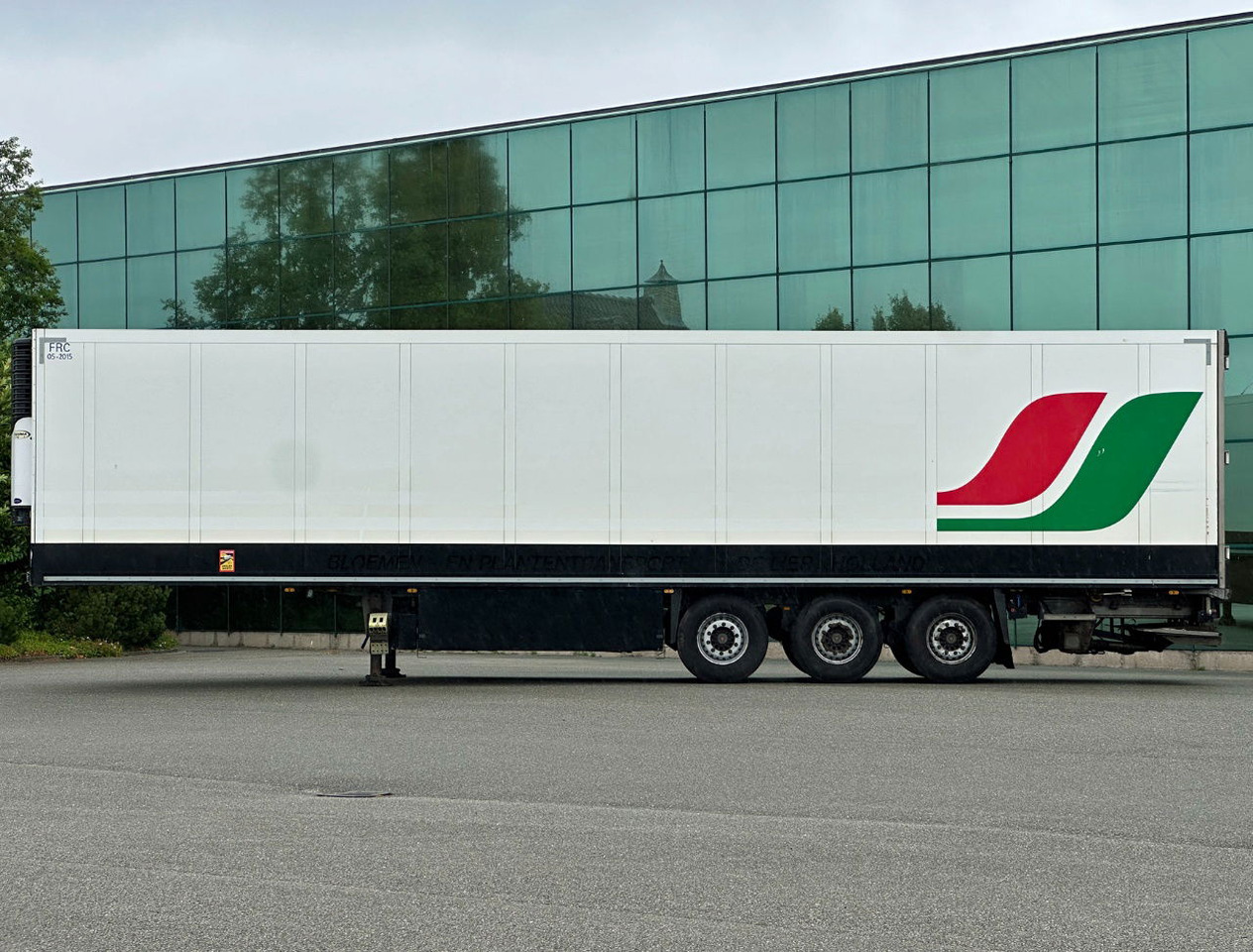Schmitz Cargobull SKO24 Carrier Maxima 5.502 Hours 270 CM High 250 CM Wide Disc - Félpótkocsi hűtős: 2 kép. Schmitz Cargobull SKO24 Carrier Maxima 5.502 Hours 270 CM High 250 CM Wide Disc - Félpótkocsi hűtős: 2 kép.