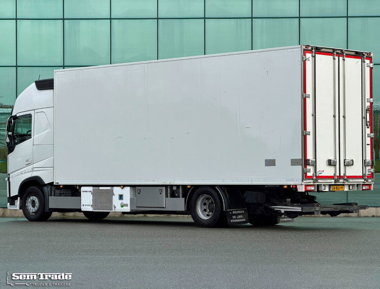 Volvo FH 13.460 I-Park Cool Themo King UT-800 VAN Beurden BOX Tail Lift TOP Condition NL-Truck - Hűtős teherautó: 3 kép. Volvo FH 13.460 I-Park Cool Themo King UT-800 VAN Beurden BOX Tail Lift TOP Condition NL-Truck - Hűtős teherautó: 3 kép.