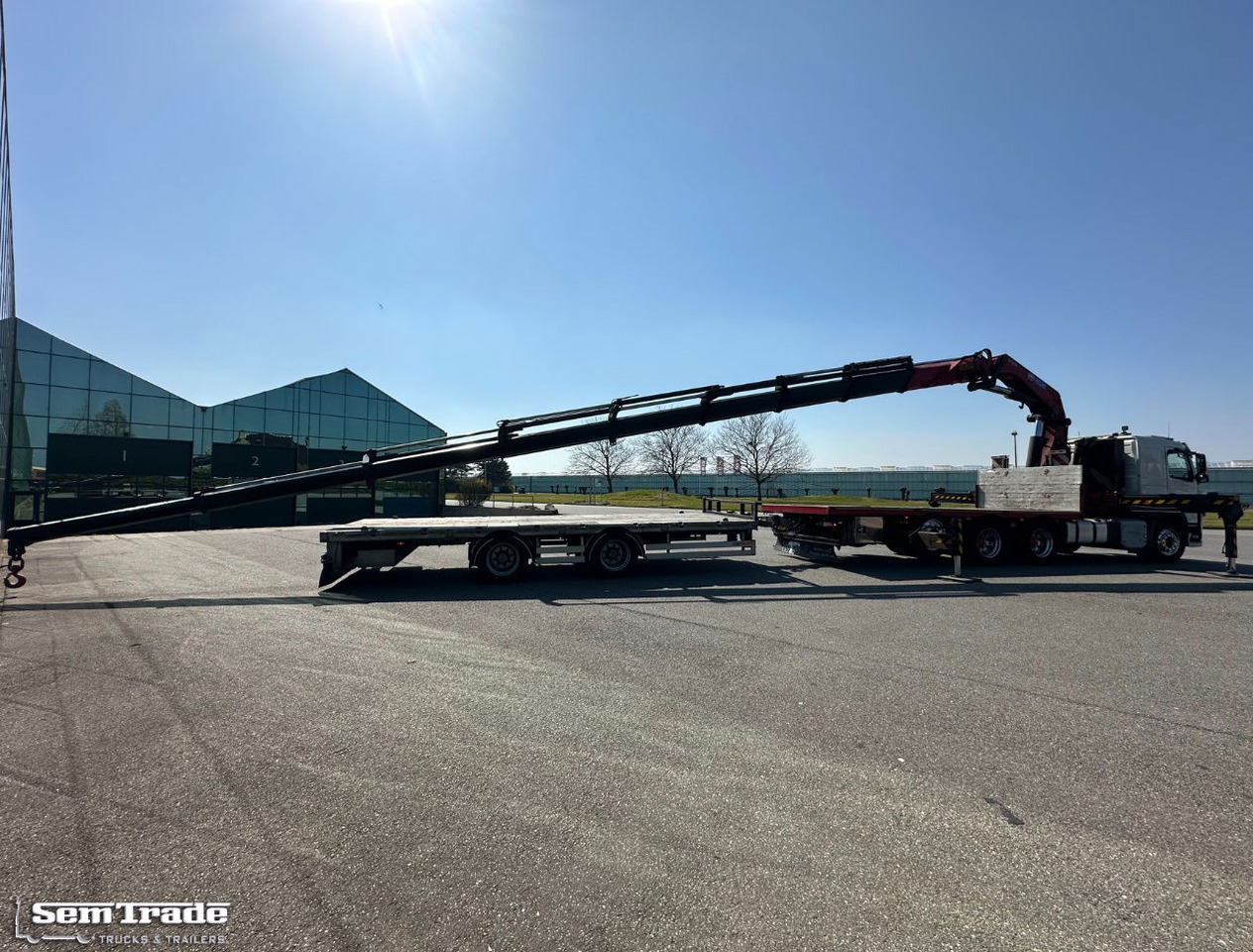 Volvo FMX 540 8X4 HMF 6020 K8 Kraan 231.000 KM + 2023 Sterk Trailer Super Condit - Darus autó: 4 kép. Volvo FMX 540 8X4 HMF 6020 K8 Kraan 231.000 KM + 2023 Sterk Trailer Super Condit - Darus autó: 4 kép.