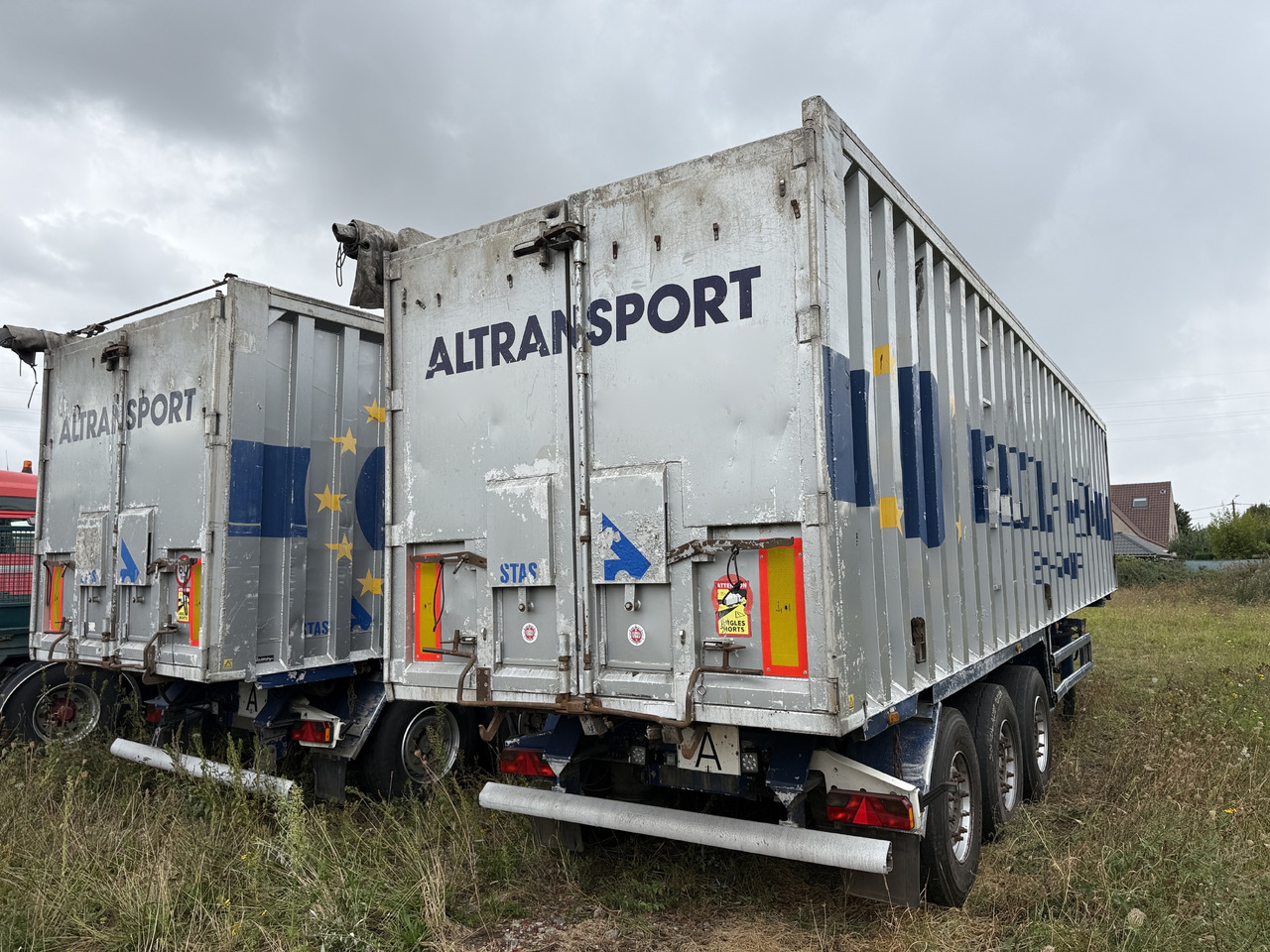 STAS 67m3 ADR classes EX II. FL. OX. AT - Félpótkocsi billenőplatós: 2 kép. STAS 67m3 ADR classes EX II. FL. OX. AT - Félpótkocsi billenőplatós: 2 kép.