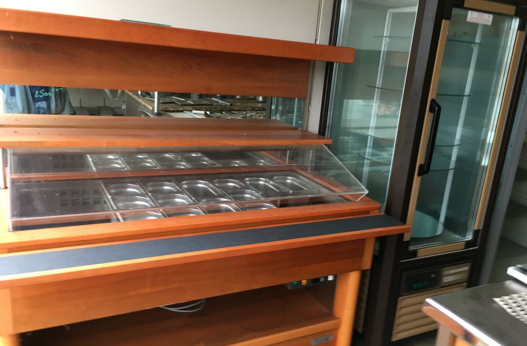 Tour refrigere Gastro ou 600x400 Armoires froides Self de presentation Table de decoupe refrigeree - Élelmiszer-feldolgozó gép: 2 kép. Tour refrigere Gastro ou 600x400 Armoires froides Self de presentation Table de decoupe refrigeree - Élelmiszer-feldolgozó gép: 2 kép.