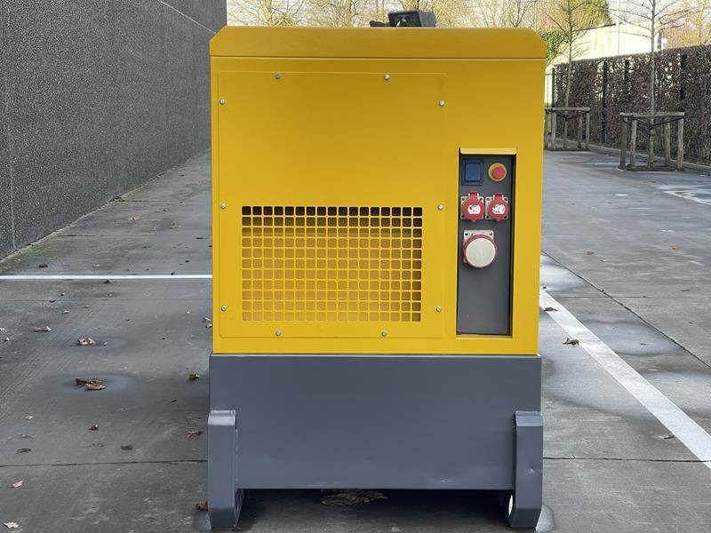 Atlas-Copco QAS 100 ST3 - Áramfejlesztő: 2 kép. Atlas-Copco QAS 100 ST3 - Áramfejlesztő: 2 kép.