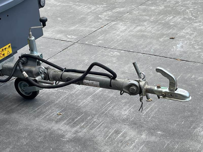 Atlas-Copco XAS 58 KD - Légkompresszor: 3 kép. Atlas-Copco XAS 58 KD - Légkompresszor: 3 kép.