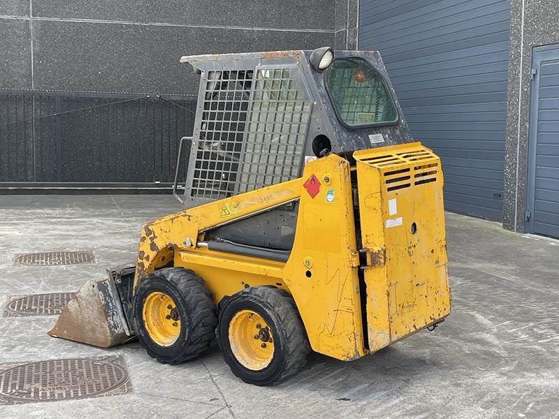 Bobcat S 70 - Mini homlokrakodó: 3 kép. Bobcat S 70 - Mini homlokrakodó: 3 kép.