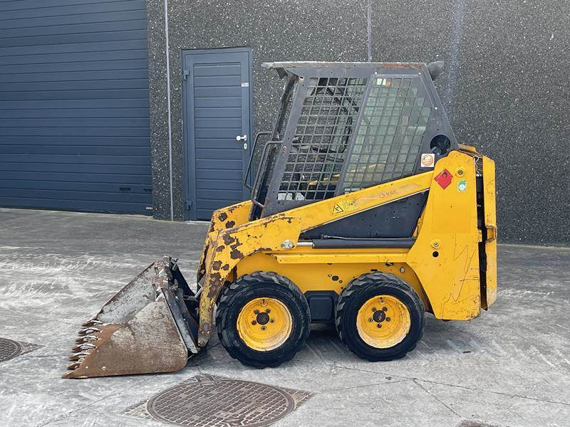 Bobcat S 70 - Mini homlokrakodó: 2 kép. Bobcat S 70 - Mini homlokrakodó: 2 kép.