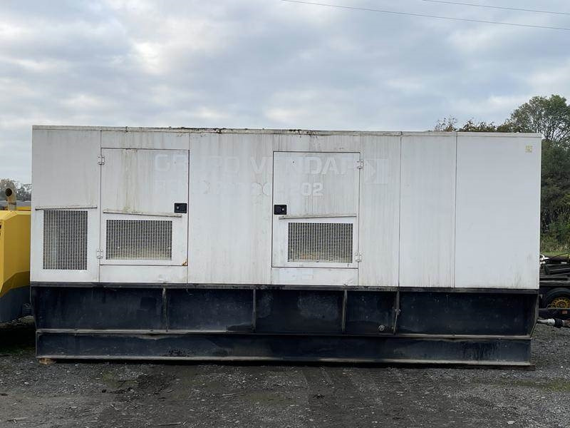 Cat C 18 - 700 - Áramfejlesztő: 1 kép. Cat C 18 - 700 - Áramfejlesztő: 1 kép.