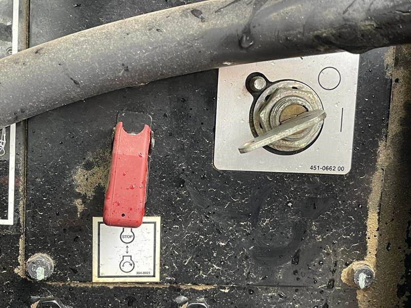 Cat M 314 F - Gumikerekes kotró: 5 kép. Cat M 314 F - Gumikerekes kotró: 5 kép.