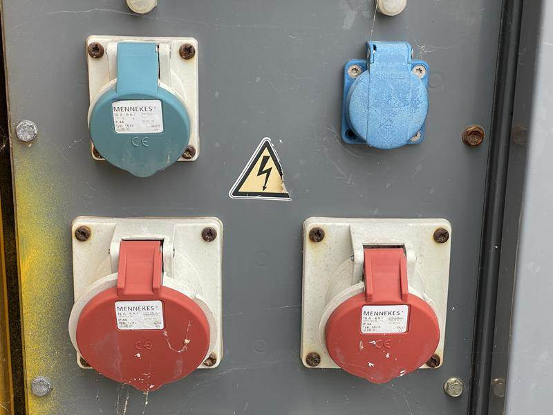 SDMO R 110 C 3 - Áramfejlesztő: 4 kép. SDMO R 110 C 3 - Áramfejlesztő: 4 kép.