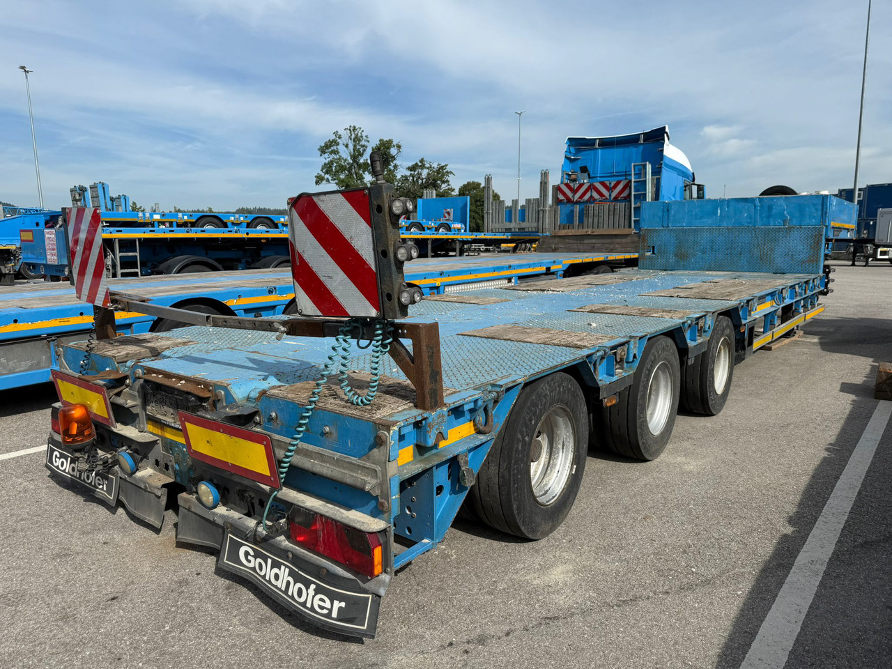 GOLDHOFER STZ-L3 - Félpótkocsi mélybölcsős: 2 kép. GOLDHOFER STZ-L3 - Félpótkocsi mélybölcsős: 2 kép.