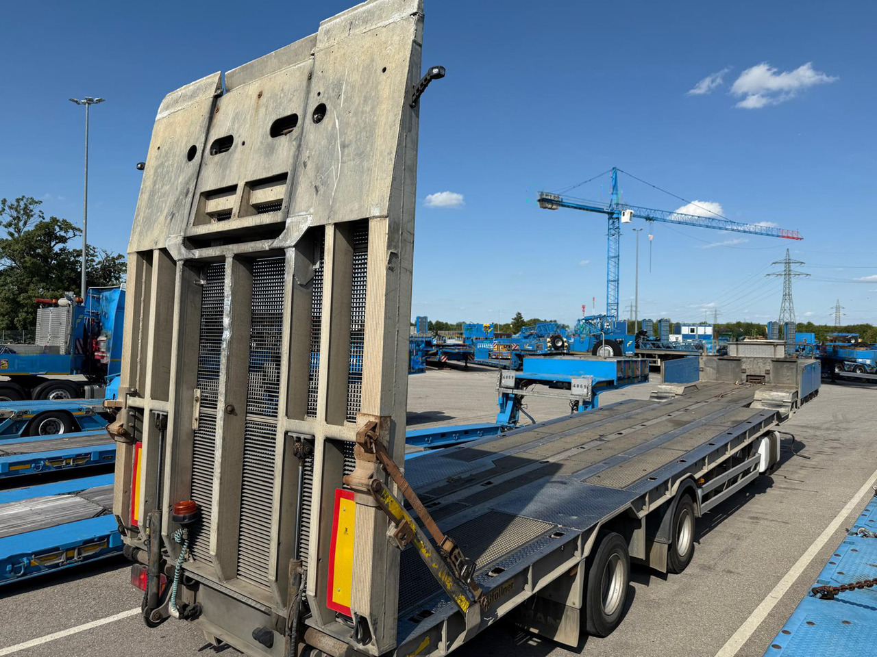 Gföllner SPL 2/20 TLÜ - Félpótkocsi mélybölcsős: 1 kép. Gföllner SPL 2/20 TLÜ - Félpótkocsi mélybölcsős: 1 kép.