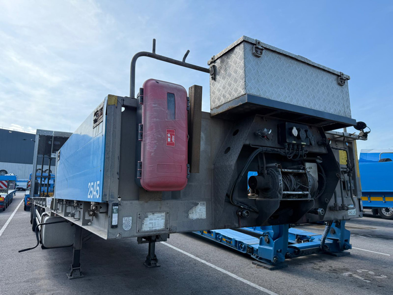 Gföllner SPL 2/20 TLÜ - Félpótkocsi mélybölcsős: 5 kép. Gföllner SPL 2/20 TLÜ - Félpótkocsi mélybölcsős: 5 kép.