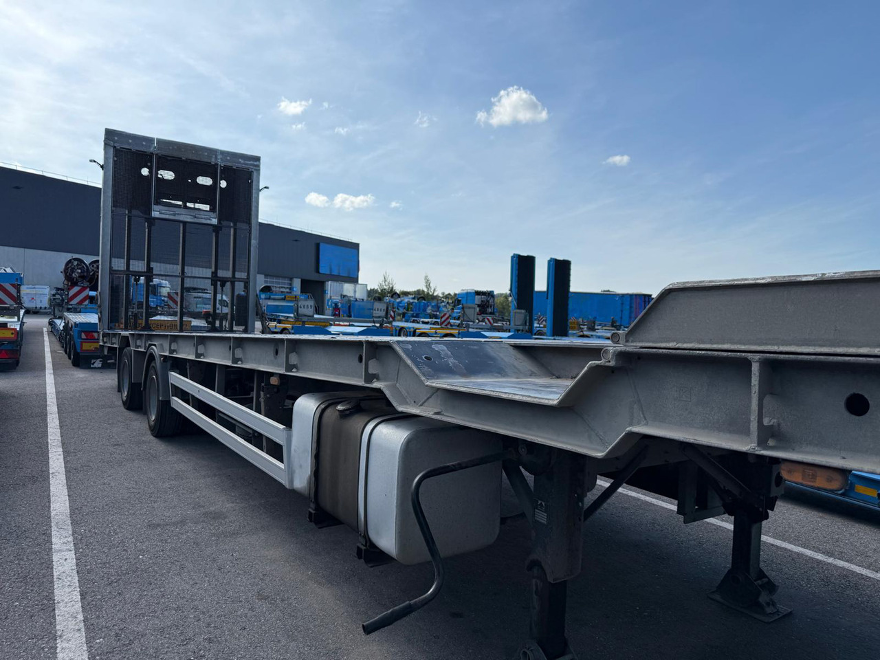 Gföllner SPL 2/20 TLÜ - Félpótkocsi mélybölcsős: 4 kép. Gföllner SPL 2/20 TLÜ - Félpótkocsi mélybölcsős: 4 kép.