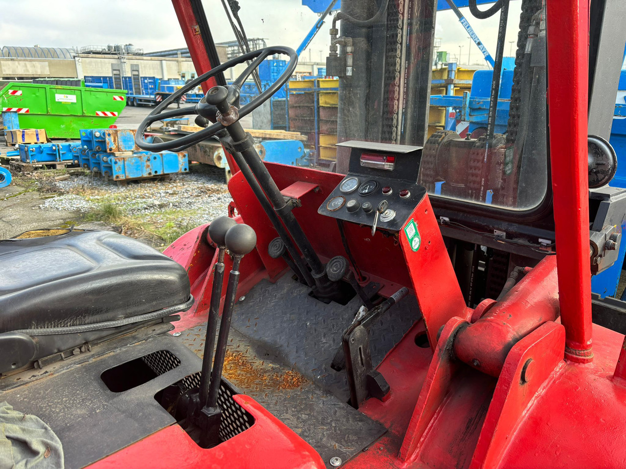 HYSTER H130F - Villás targonca: 3 kép. HYSTER H130F - Villás targonca: 3 kép.